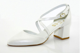 Alacsony sarkú fehér gyöngyházfényű esküvői cipő Viktoria