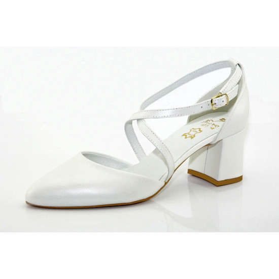 Alacsony sarkú fehér gyöngyházfényű esküvői cipő Viktoria