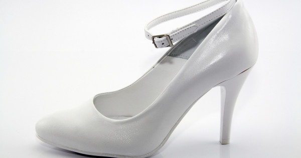 fehér menyasszonyi cipő